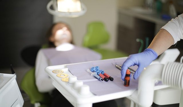 Ce trebuie să faceți pentru a putea beneficia de servicii stomatologice prin CAS?
